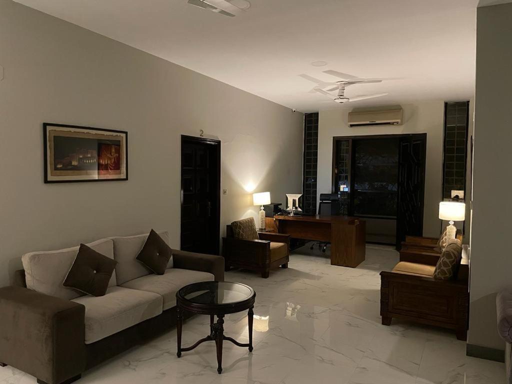 The Riviera Hotel Islamabad Buitenkant foto